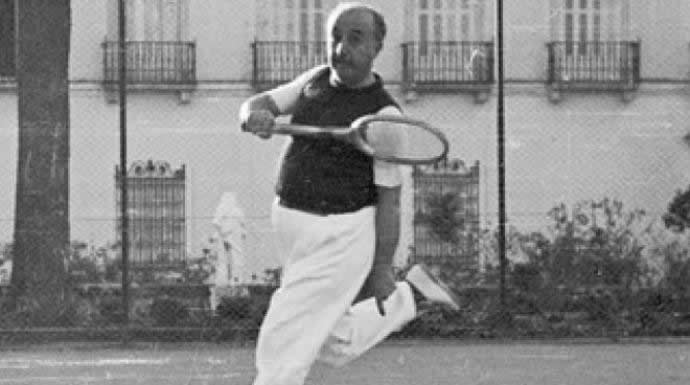 franco_jugando_al_tenis